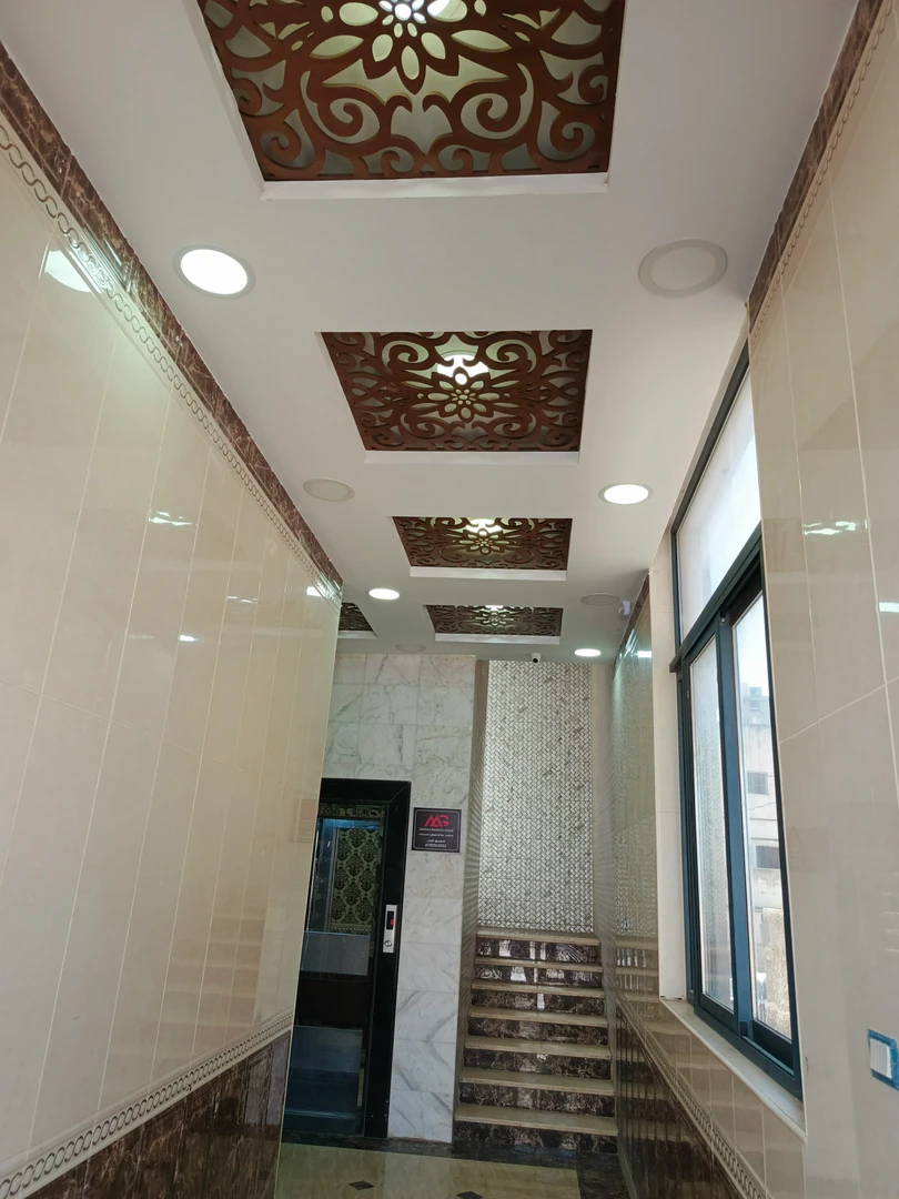 مبنى في عمان حي نزال شارع الدستور مقابل البريد الاردني - 700,000 دأ - صورة 1