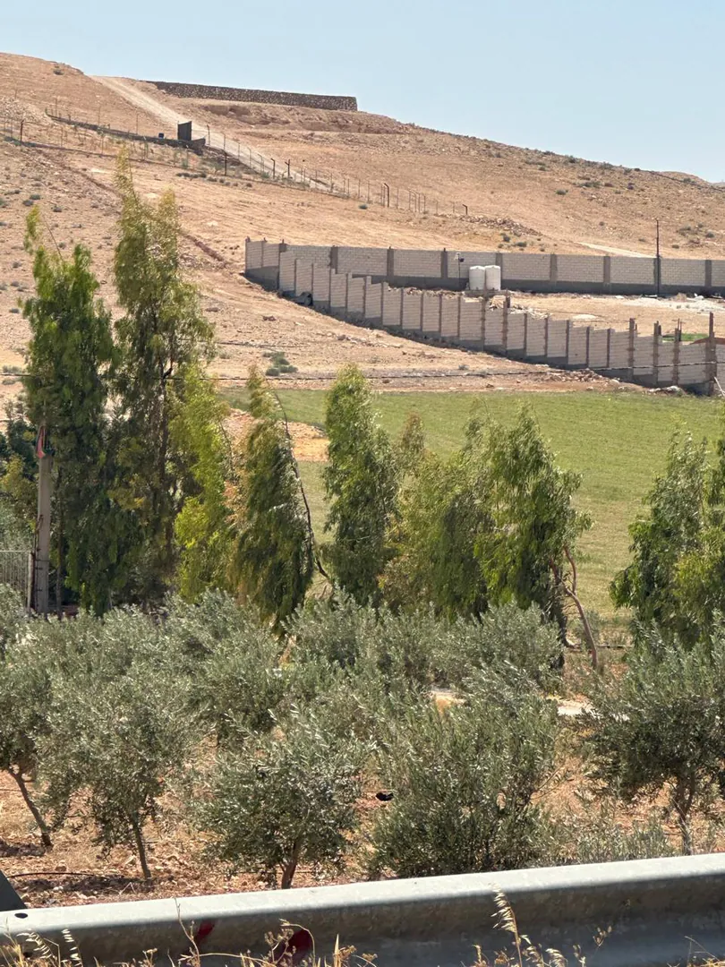 أرض في قطعه ارض في الخربه السمرا مميزه  - 28,000 دأ - صورة 1