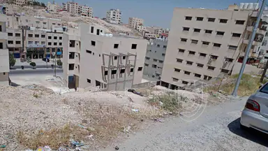 أرض في خلف محطة شحن السيارات الكهربائية شارع الكرامة - 60,000 دأ - صورة NaN