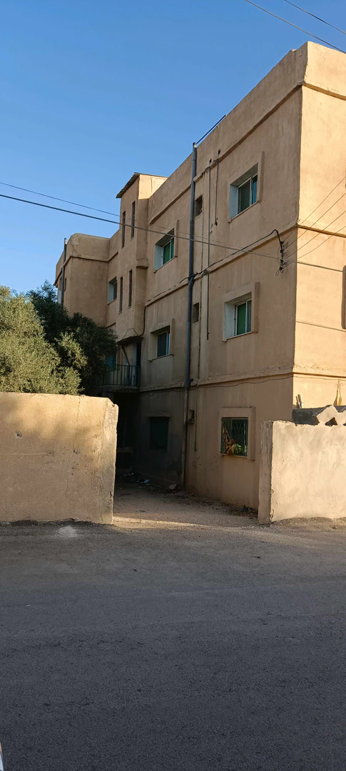 مبنى في النقيرة - 105,000 دأ - صورة 1