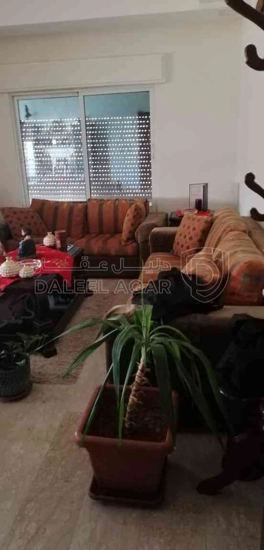 شقة في شقه مع رووف طريق المطار حي الصحابة  - 125,000 دأ - صورة 1