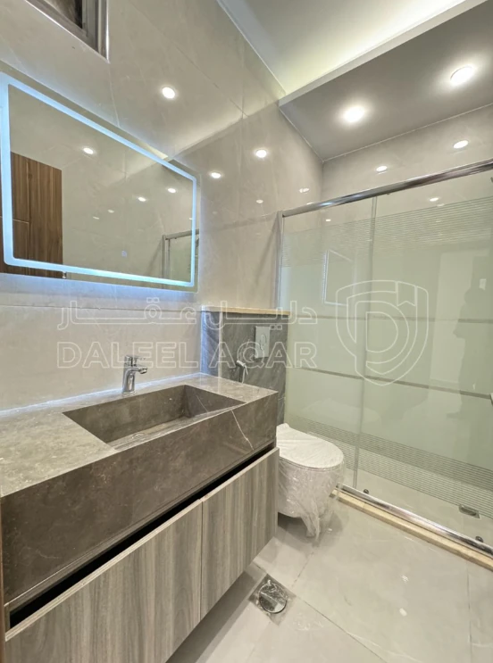 شقة في مقابل جامعة البتراء، قرب مديرية الأمن العام - 91,000 دأ - صورة 1