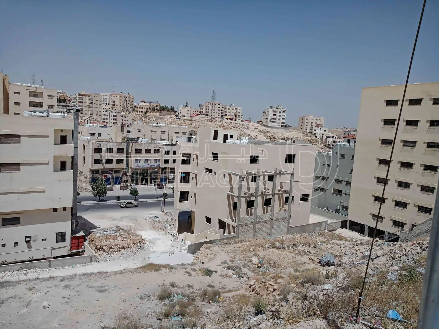 أرض في خلف محطة شحن السيارات الكهربائية شارع الكرامة - 59,000 دأ - صورة 1