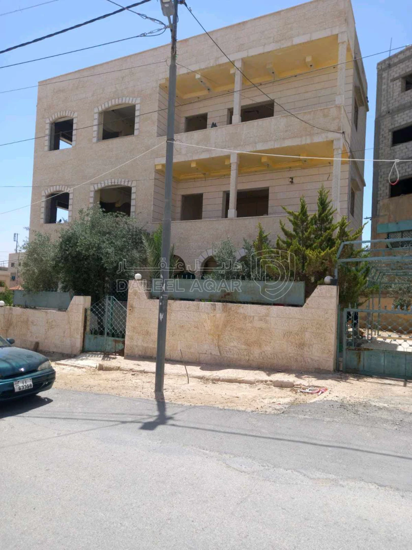 مبنى في الزرقاء بالقرب من كنيسة الماريوسف  - 145,000 دأ - صورة 1