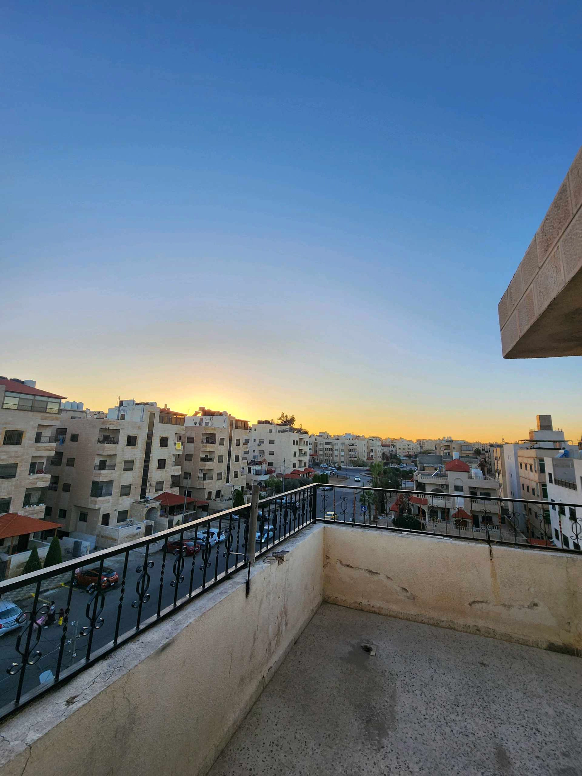 شقة في شقة طابقية للبيع بسعر مغري جدا  - 35,000 دأ - صورة 1