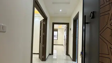 شقة - قرب مسجد عمر بن الخطاب - 100000 دأ