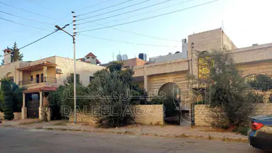 فيلا/منزل - عمان/البيادر/الجندويل/شارع الجيل/ بالقرب من مدرسة الفاروق  - 650000 دأ