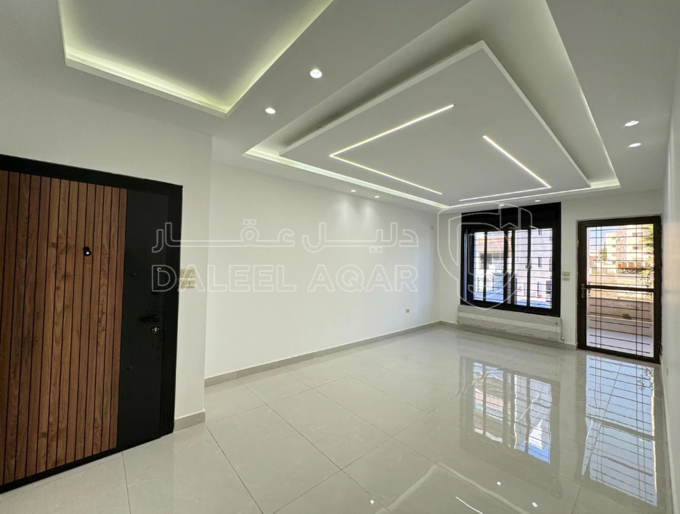 شقة في مقابل جامعة البتراء، قرب مديرية الأمن العام - 91,000 دأ - صورة 1