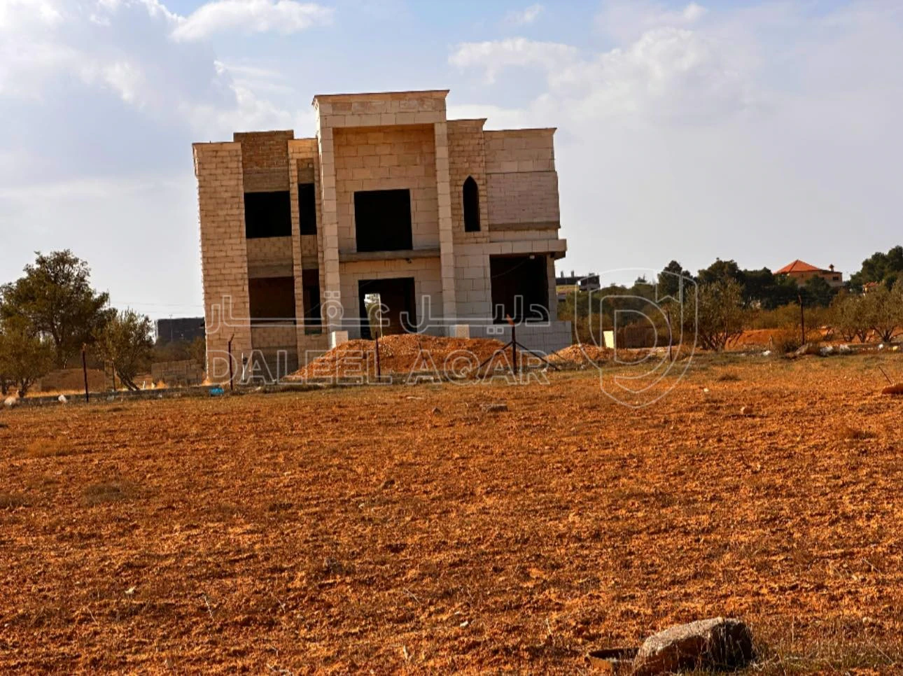 أرض في القسطل حوض 8 داخل كمباوند روابي المطار  - 55,000 دأ - صورة 1