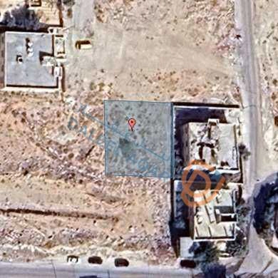 أرض في جبل المغير نزول مسجد بادي الغويري قرب مدرسة الحكوم - 50,000 دأ - صورة 1