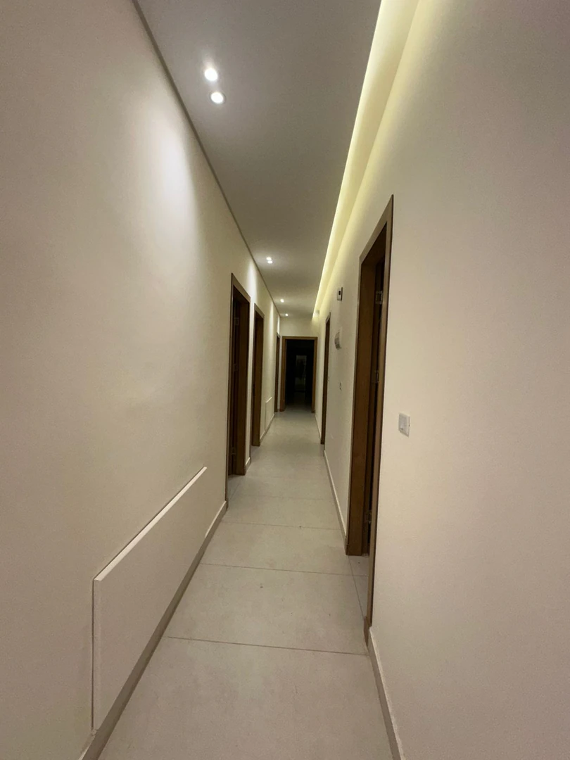شقة في قرب اشارات حي الصحابه - 118,000 دأ - صورة 1