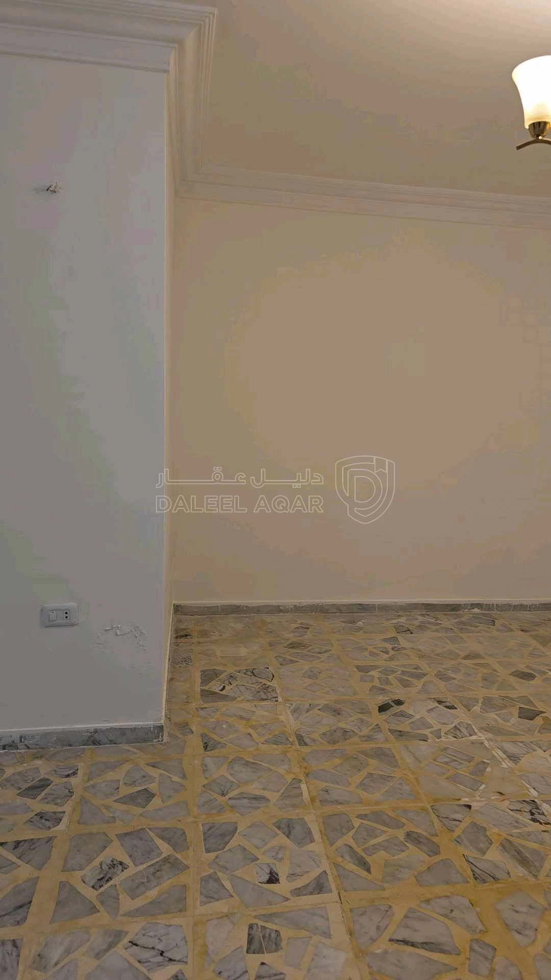 شقة في ضاحية الأمير راشد شارع الملا محمد  - 55,000 دأ - صورة 1