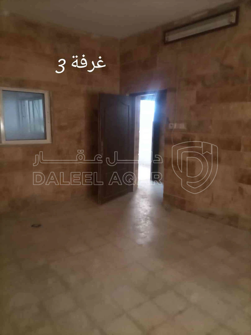 شقة في الرصيفة حي الحسين جانب مسجد التوحيد الجنوبي - 16,000 دأ - صورة 1