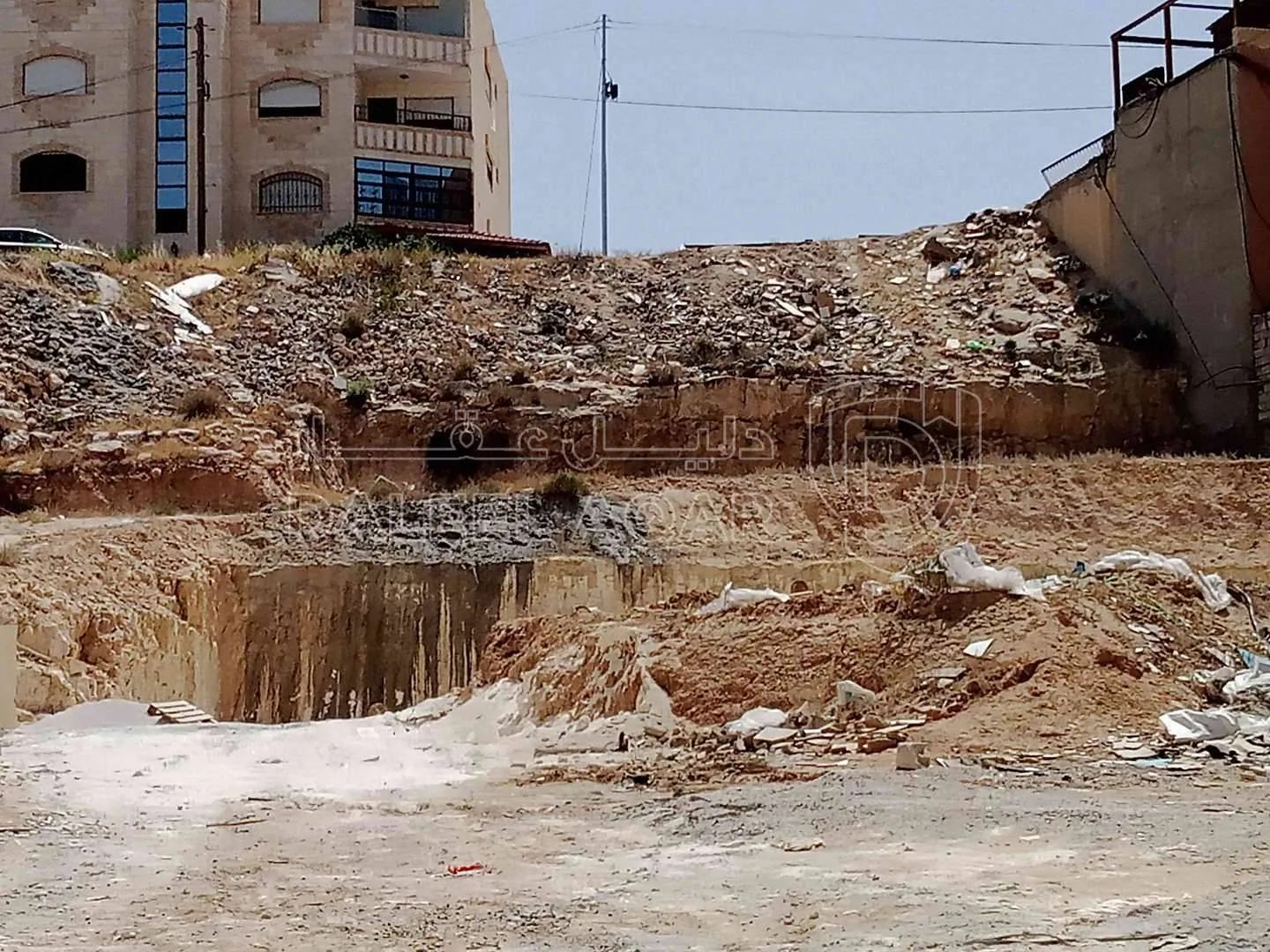 أرض في خلف محطة شحن السيارات الكهربائية شارع الكرامة - 59,000 دأ - صورة 1