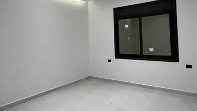 شقة - شمال شرق دوار معاذ الكساسبة(دوار الطيارة) ب300 متر - 86000 دأ