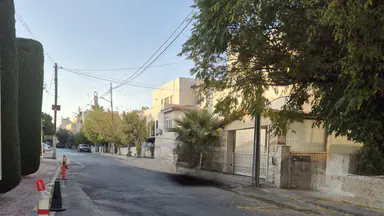 شقة في عبدون شارع إبراهيم الحاج حسن - 180,000 دأ - صورة NaN
