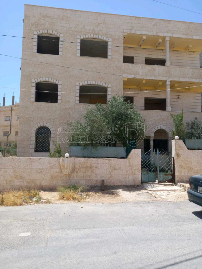 مبنى في الزرقاء بالقرب من كنيسة الماريوسف  - 145,000 دأ - صورة 1