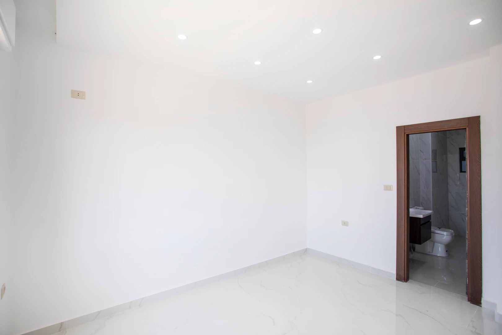 شقة في ابو علندا -اسكان الكهرباء - 65,000 دأ - صورة 1
