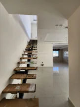 شقة - بالقرب من مدارس كامبردج  - 145000 دأ