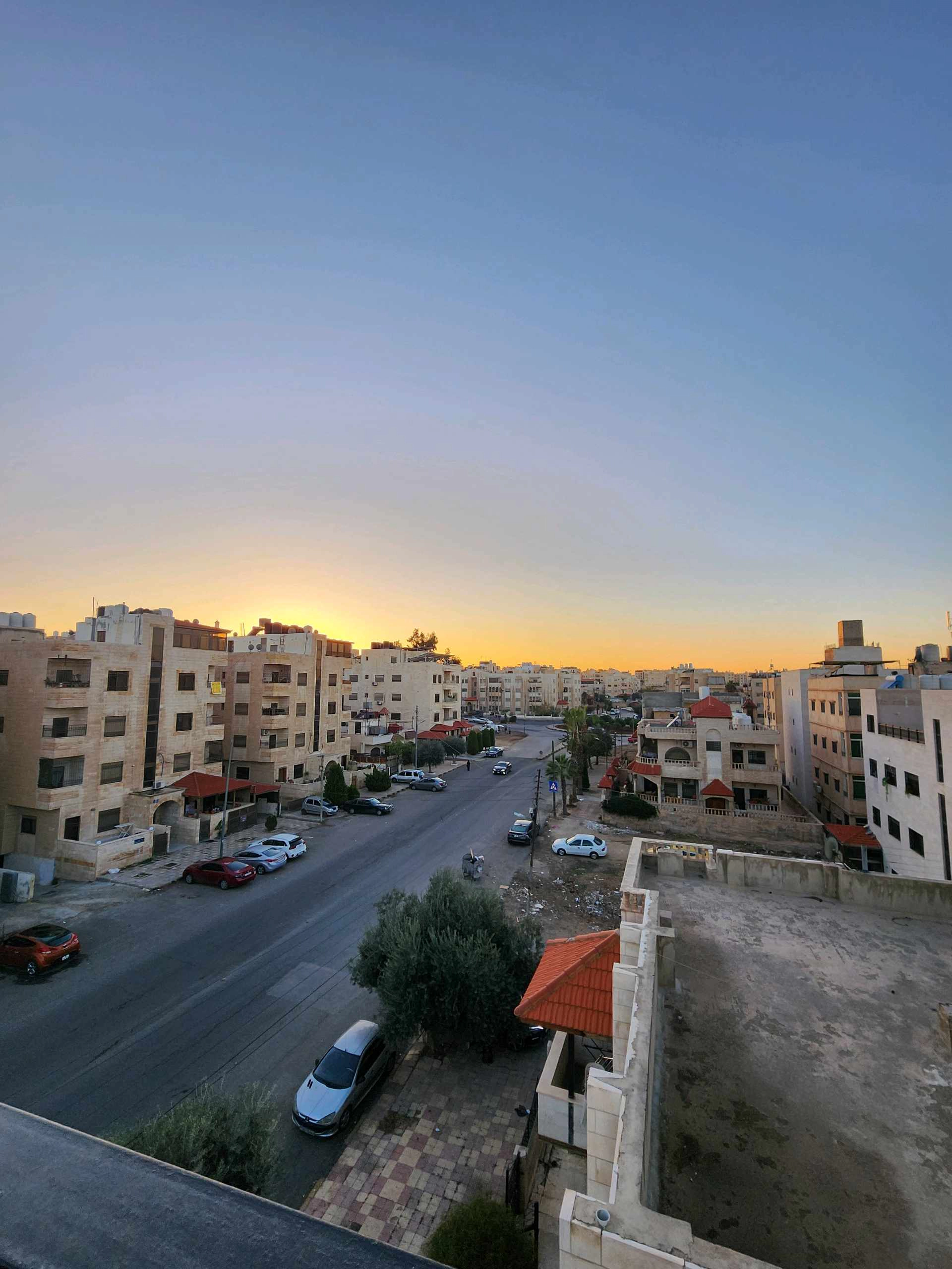 شقة في شقة طابقية للبيع بسعر مغري جدا  - 35,000 دأ - صورة 1