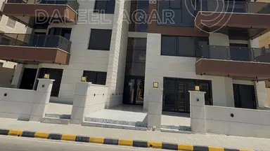 شقة - طريق المطار - شارع الخدمات  - 225000 دأ