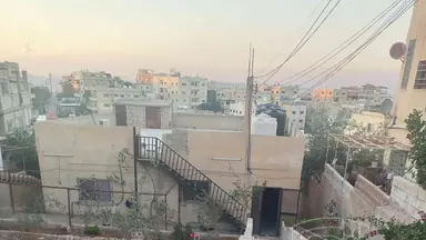 مبنى - الزرقاء جيل الأمير حسن قرب حاووز الماء  - 70000 دأ