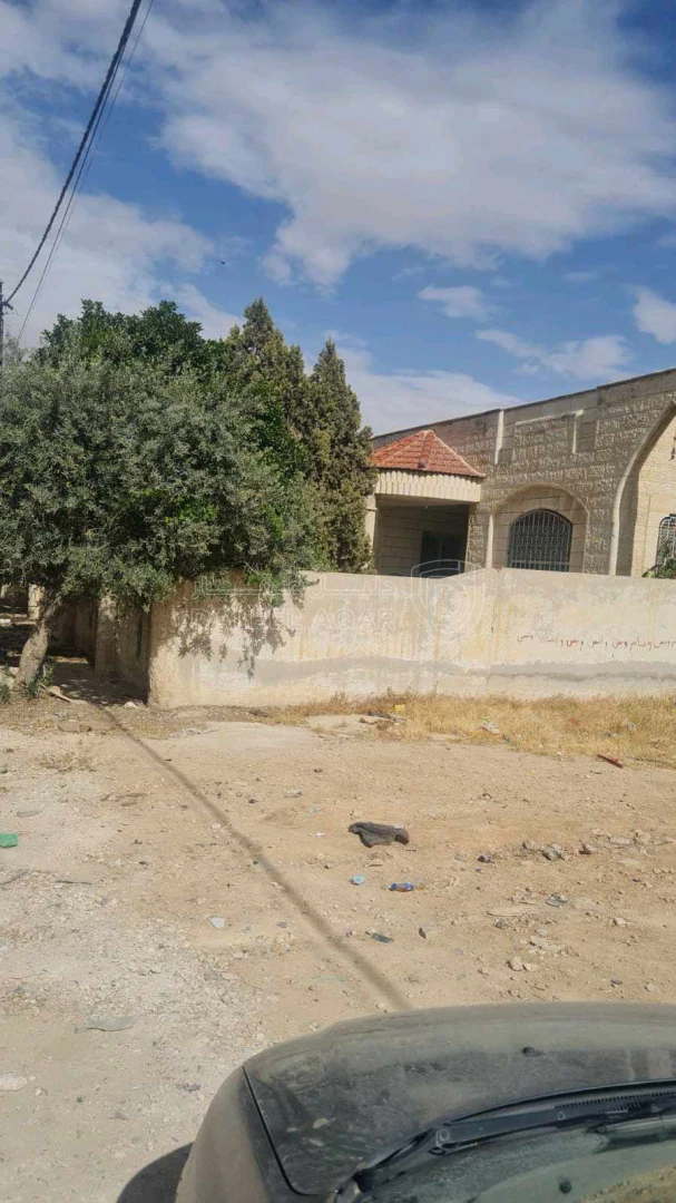 فيلا/منزل في الزرقاء الاتستراد خلف جمعيه عمر بن الخطاب ضريبة الدخل - 150,000 دأ - صورة 1