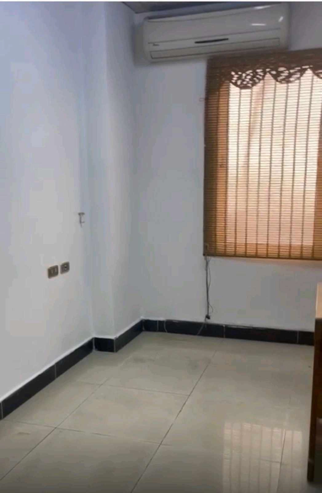 مكتب/تجاري في شارع المدينة المنورة جانب عيادات ابن الهيثم طابق ١ - 40,999 دأ - صورة 1
