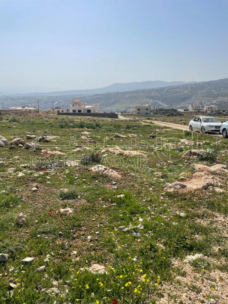 أرض في جرش اسكان الصيادله على3 شوارع - 55,000 دأ - صورة 1