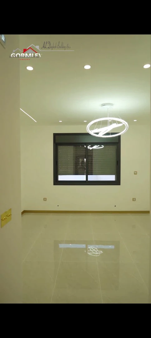 شقة في خلف مديرية الدفاع المدني  - 70,000 دأ - صورة 1