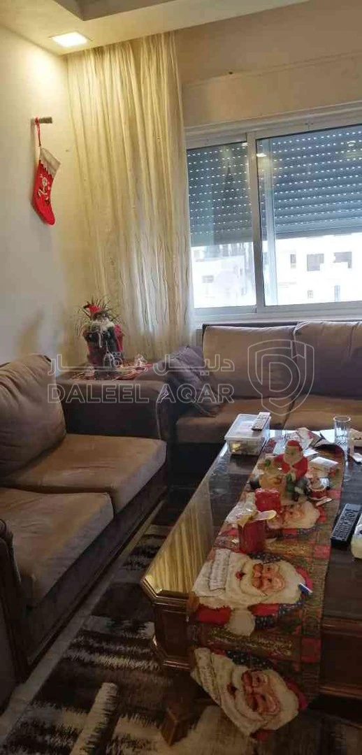 شقة في شقه مع رووف طريق المطار حي الصحابة  - 125,000 دأ - صورة 1