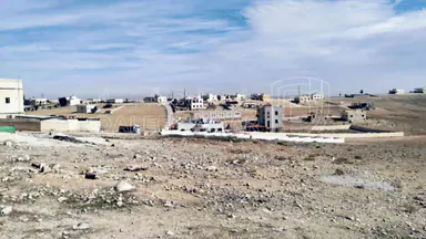 أرض في مشترك محددة داخل التنظيم تحديد حكومي - 15,000 دأ - صورة NaN