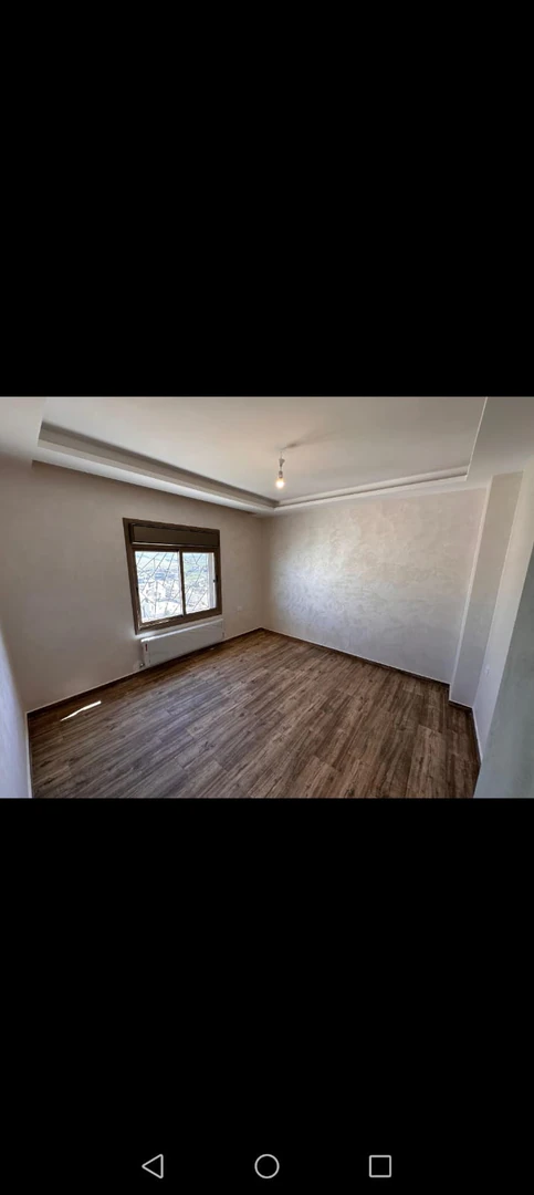 شقة في بالقرب من مديرية شؤون الأفراد - 135,000 دأ - صورة 1