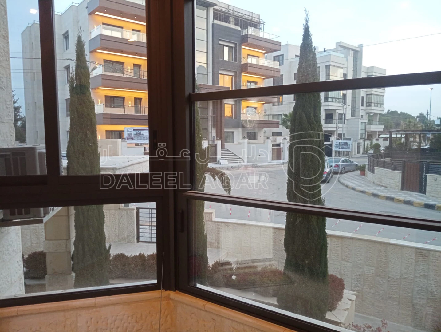 شقة في مرج الحمام - بجانب مطعم قرية النخيل  - 210,000 دأ - صورة 1