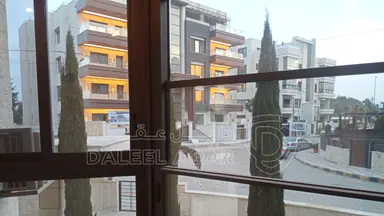 شقة - مرج الحمام - بجانب مطعم قرية النخيل  - 210000 دأ