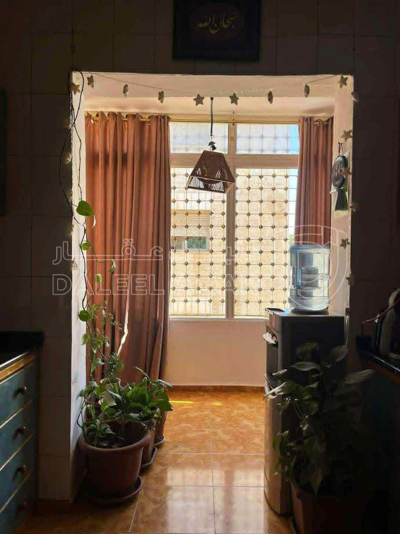 شقة في الحي الشرقى بالقرب من كليه بنات اربد - 38,000 دأ - صورة 1