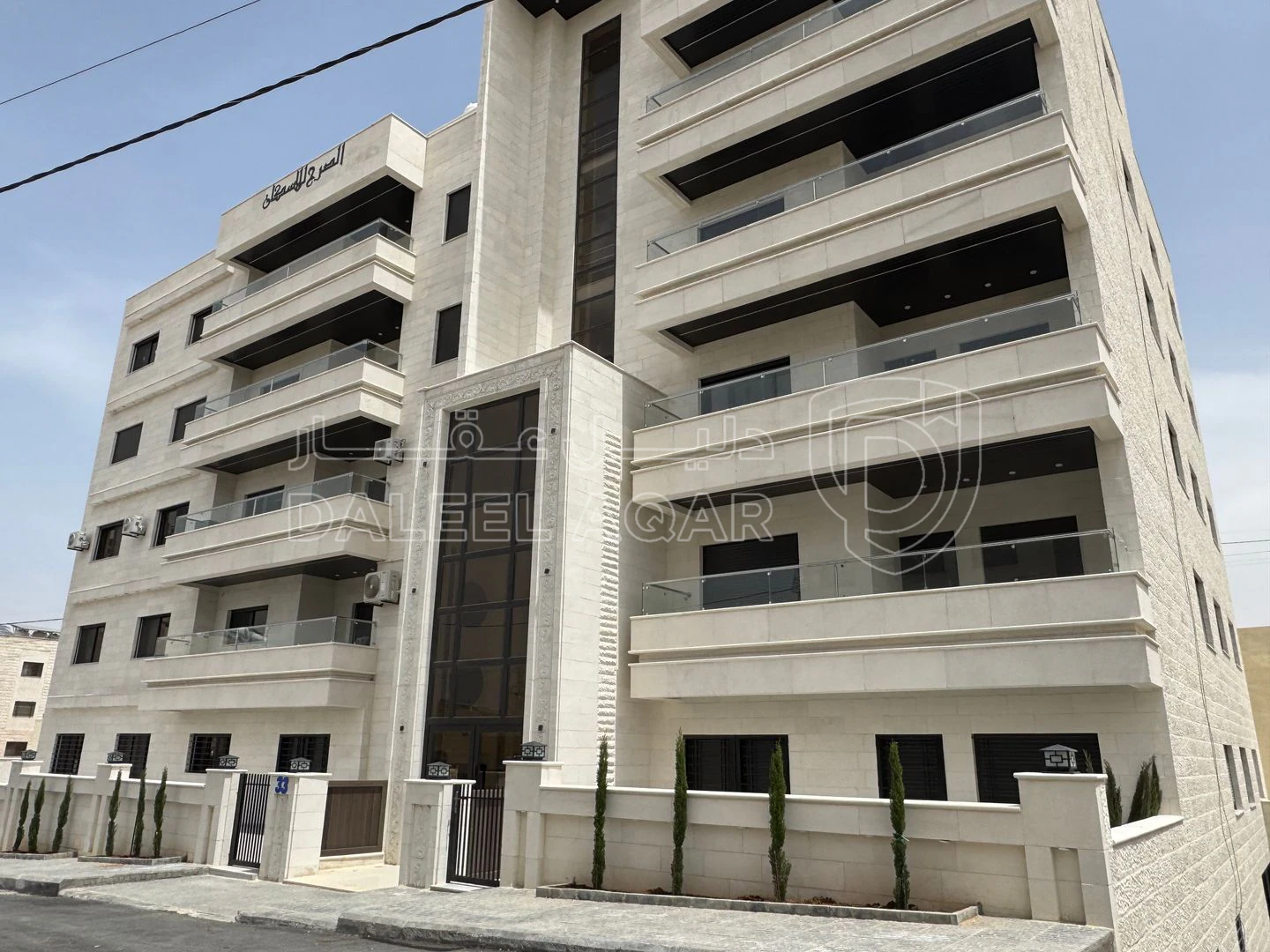 شقة في البنيات - طريق المطار - 125,000 دأ - صورة 1