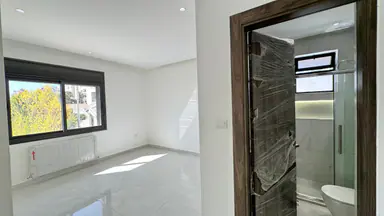 شقة في البنيات طريق المطار - 85,000 دأ - صورة NaN