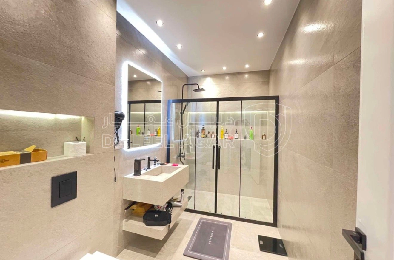 شقة في دابوق - شارع جعفر الزعبي - 235,000 دأ - صورة 1