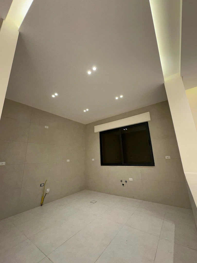 شقة في قرب اشارات حي الصحابه - 118,000 دأ - صورة 1