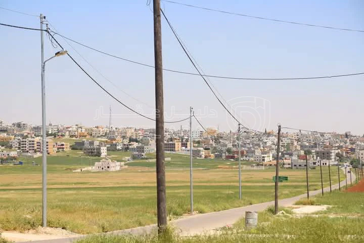 أرض في غرب منطقة النديم والحراويه غرب دوار الطياره  2 كم  - 120,000 دأ - صورة 1