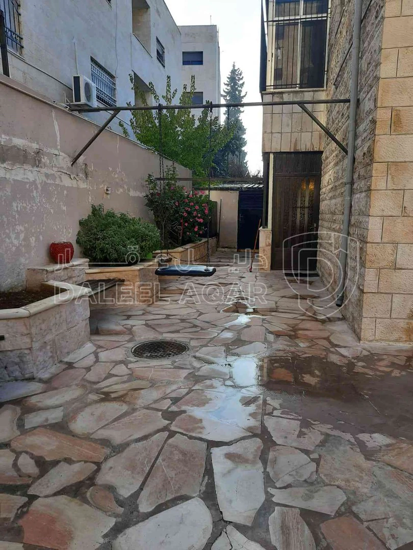 فيلا/منزل في فلا متلاسقة للبيع في الجبيهة خلف مستشفى الحسين - 200,000 دأ - صورة 1