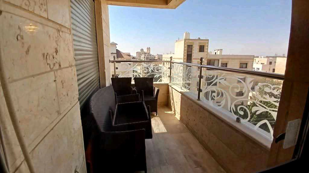 شقة في غرب مسجد خلدا الكبير - 135,000 دأ - صورة 1