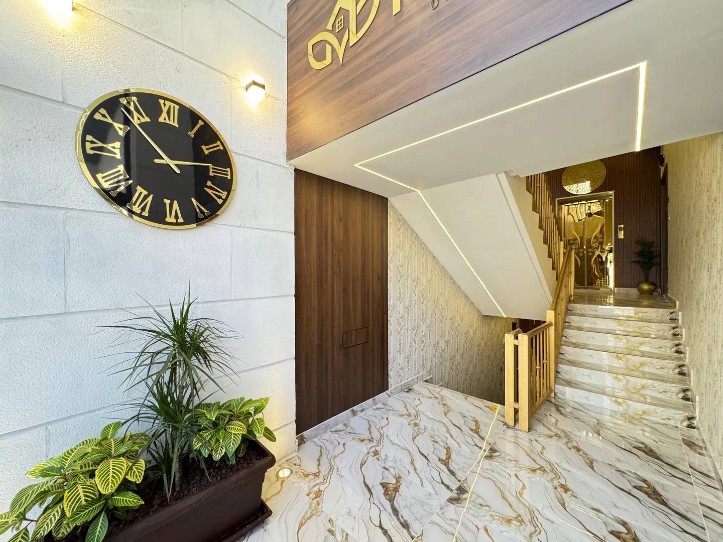 شقة في موقع مميز في منطقة قريبة من الأسواق وشارع المطار - 112,000 دأ - صورة 1