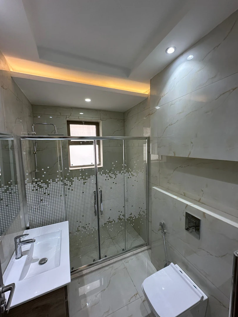 شقة في قرب مسجد عمر بن الخطاب - 69,000 دأ - صورة 1