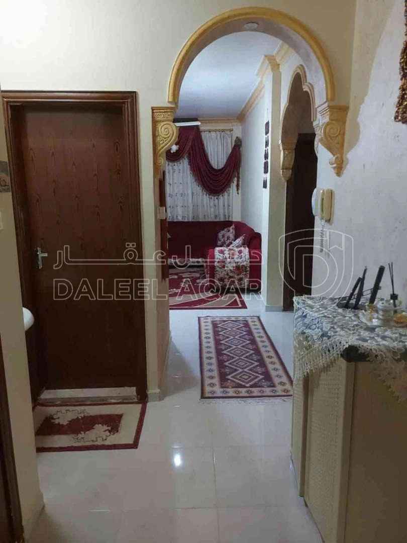 شقة في العاشرة الغربي مقابل مدرسة واحة الفكر الإسلامية - 36,000 دأ - صورة 1