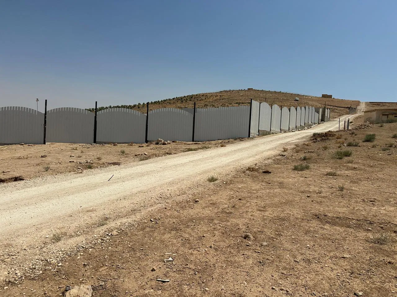 أرض في قطعه ارض في الخربه السمرا مميزه  - 28,000 دأ - صورة 1