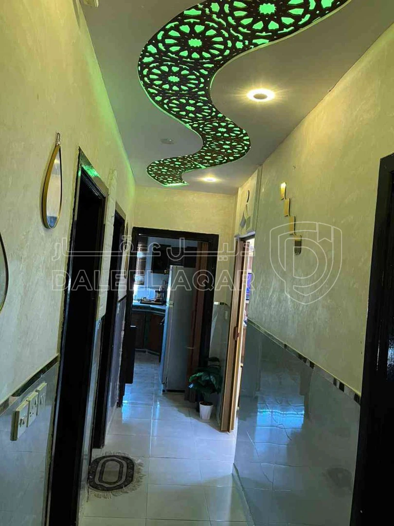 شقة في الزرقاء الجديده حي الإسكان  - 25,000 دأ - صورة 1