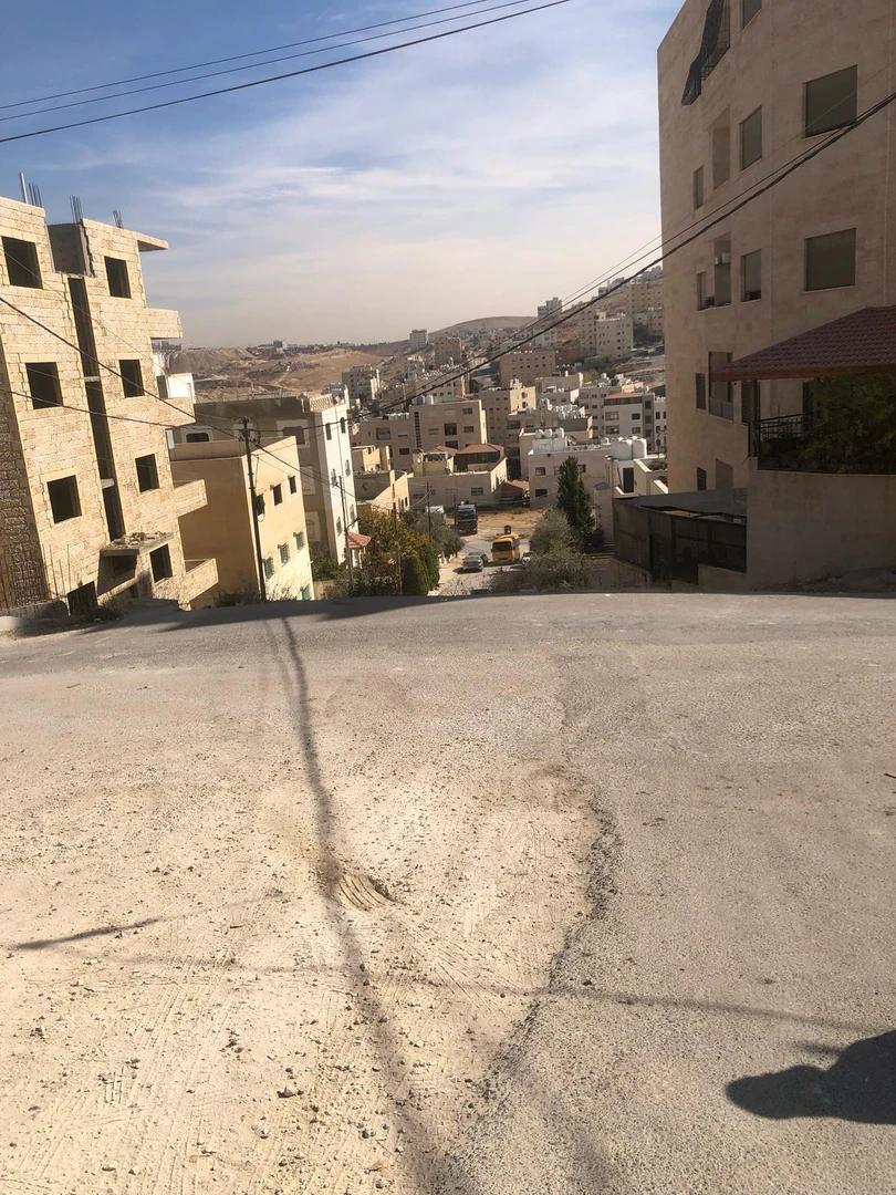 مبنى في عماره بحاجة للتشطيب بسعر جدا منخفض - 170,000 دأ - صورة 1