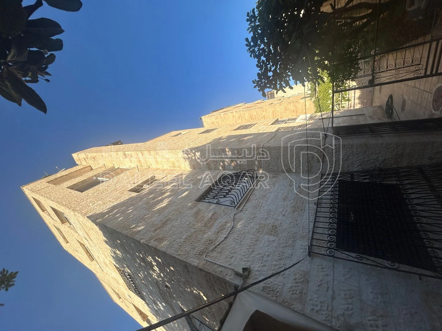 مبنى في عماره مكونه من ٤ طوابق - 320,000 دأ - صورة 1